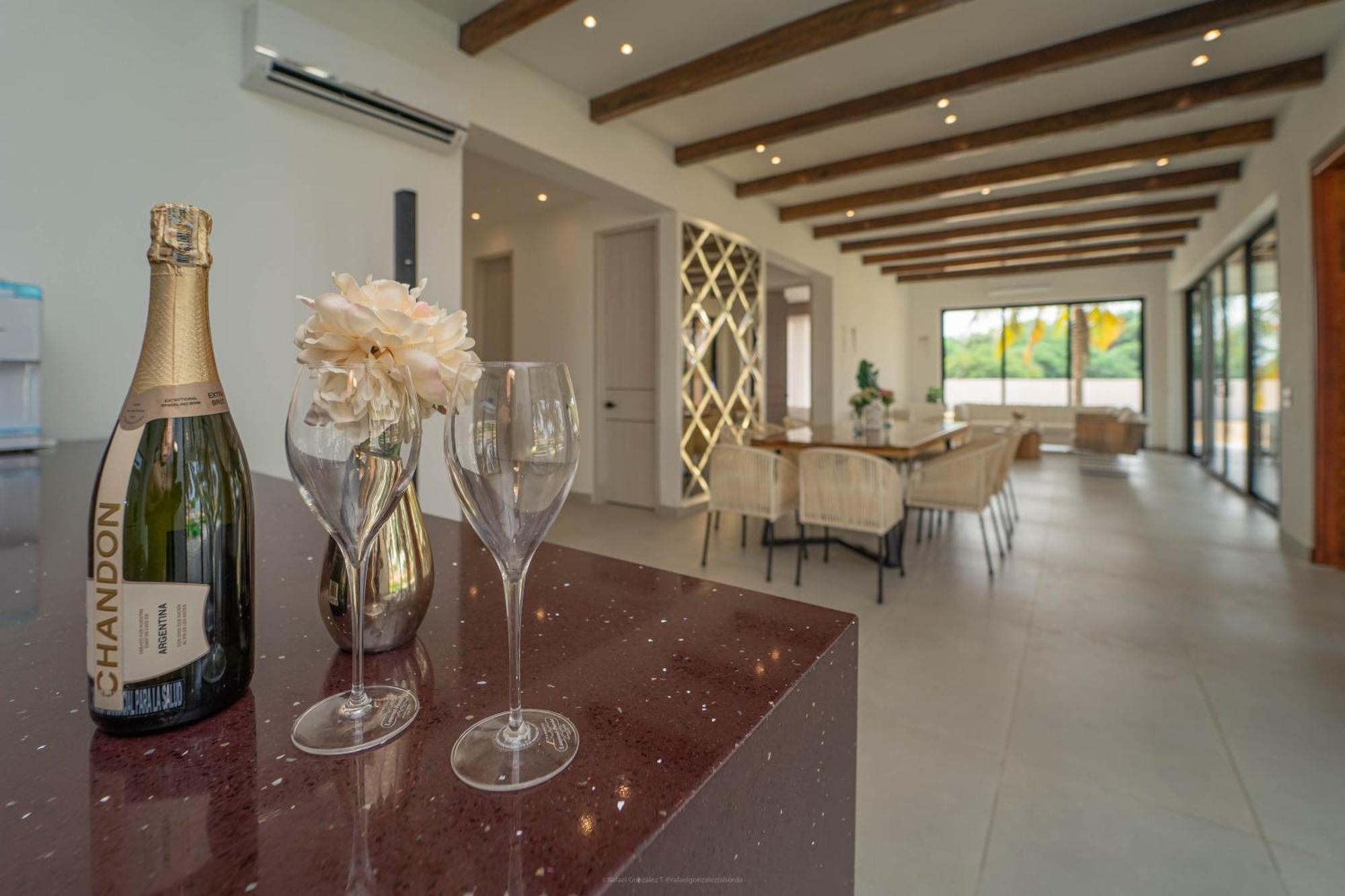 De Lujo Frente Al Mar En Tierra Bomba Holiday home *